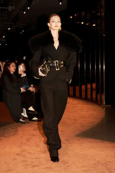 Look 1